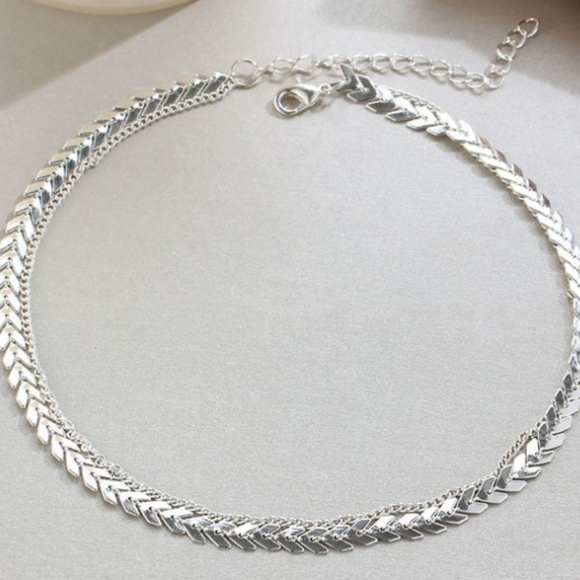 Double Arrow Choker Necklace Silver - Picture 3 of 4